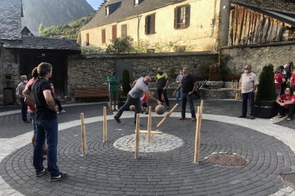 Les ‘quilhes’ tenen una altura d’1,25 metres i són fetes de fusta d’avet o de pi.