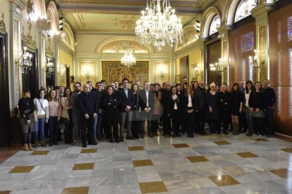 Foto de familia del encuentro de la Paeria con la prensa.