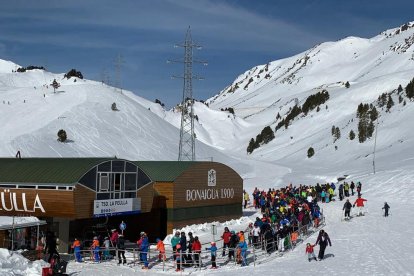 Esquiadors a Baqueira, un dels múltiples atractius per al turisme a la Val d’Aran.