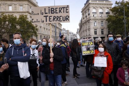 Manifestació diumenge a París contra l’assassinat de Paty.