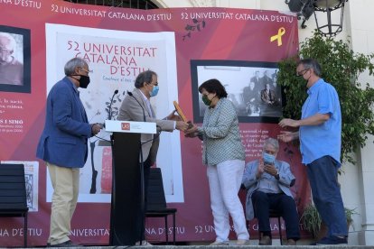 Quim Torra va entregar el Premi Canigó en la 52 Universitat Catalana d’Estiu, clausurada ahir.