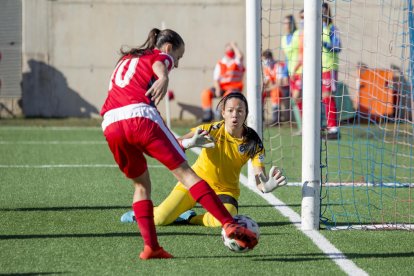 Andrea, en una acció davant de la portera del Saragossa, durant el partit d’ahir.