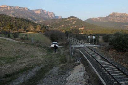 Vista del pas a nivell de Camarasa que se suprimirà.