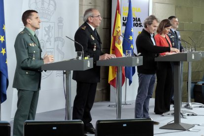 El jefe del Estado Mayor de la Guardia Civil, José Manuel Santiago, a la izquierda de la imagen.