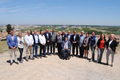 Artur Mas se fotografió en Miralcamp con David Bonvehí y los alcaldables de JxCat en el Pla d’Urgell. 