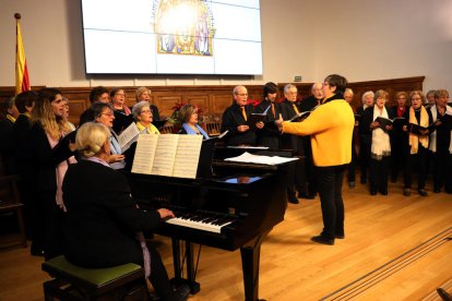 Imatge d’una de les tres corals que va actuar ahir a l’IEI en l’última jornada del cicle musical.