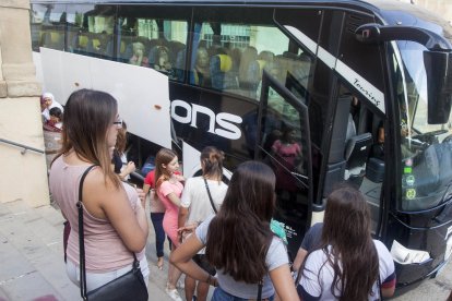 Buses cubrieron el trayecto de los trenes suspendidos el lunes.