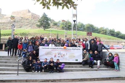 Els participants a la caminada d’ahir, solidària amb les persones que tenen epilèpsia.