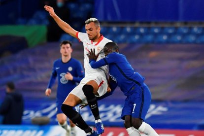 El sevillista Jordán, en una acció del partit davant del Chelsea.