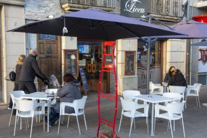 La majoria de bars i restaurants obren malgrat les restriccions “ruïnoses”