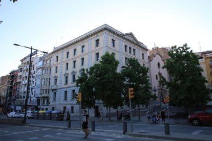 Vista de la sede municipal de Hacienda en la plaza Sant Francesc.