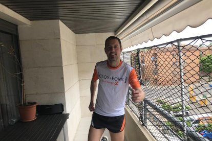 El atleta Xavi Thais, asesor de la jornada, entrenando en casa.