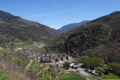 Vista d'arxiu del poble de Rialp.