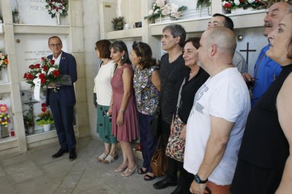 “Víctor Torres estaría emocionado de saber que la Paeria vuelve a ser republicana” -  ERC celebró ayer un homenaje al histórico dirigente republicano Víctor Torres, en el octavo aniversario de su fallecimiento. Los republicanos visitaron s ...