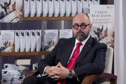 El escritor Carlos Ruiz Zafón.