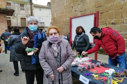 Torrelameu  -  La Associació de Dones del municipio recaudó un total de 672 euros con la venta de manualidades y flores de Navidad elaboradas por las propias socias de la entidad. 