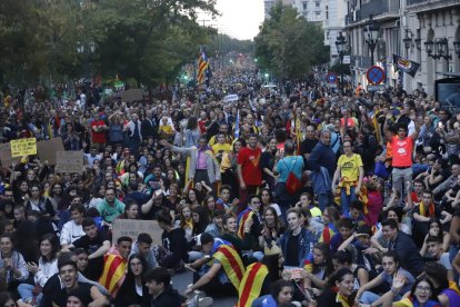 La marcha congregó a miles de leridanos, siendo una de las movilizaciones más grandes de la historia de la ciudad. En la imagen, los manifestantes en la avenida Blondel. 