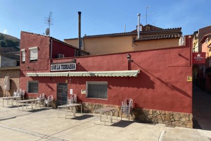 Un bar tancat a la Granja d'Escarp