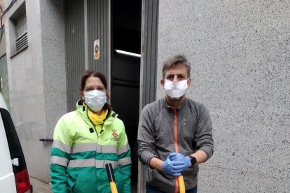 Momento de la entrega del caldo al banco de alimentos. 