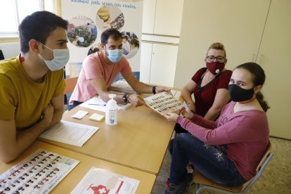 Cites individuals - A l’institut escola Torre Queralt, del barri del Secà de Sant Pere de la capital, ahir van atendre de manera individual alumnes de sisè de primària, que també van elaborar un vídeo, i de tercer d’ESO.