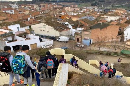 Las escaleras que el ayuntamiento renovará antes del inicio del curso escolar.