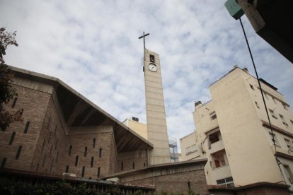 Imatge de l’exterior de l’església de Santa Maria de Gardeny.