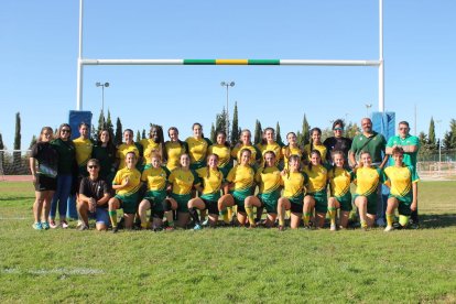 La plantilla de esta temporada del equipo femenino del Inef Lleida Rugby, que esta vez cuenta con suficientes jugadoras para competir sin necesitar fusiones con otros clubes.