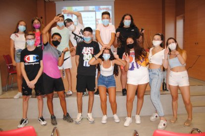 Los jóvenes presentaron el proyecto el pasado lunes en la sala de actos del ayuntamiento. 