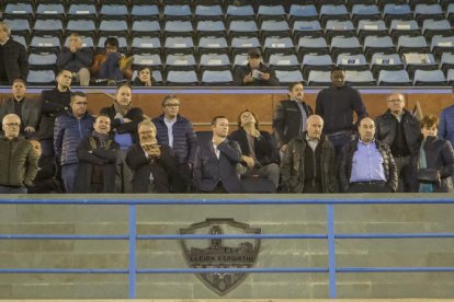 El president del Lleida, Albert Esteve, a la llotja del Camp d’Esports en un dels últims partits.