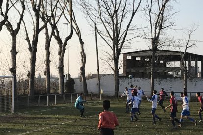 Una jugada del partido de ayer entre La Fuliola y el Castelldans.