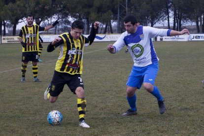 Una acción del partido entre el Angulària y el Ponts. 