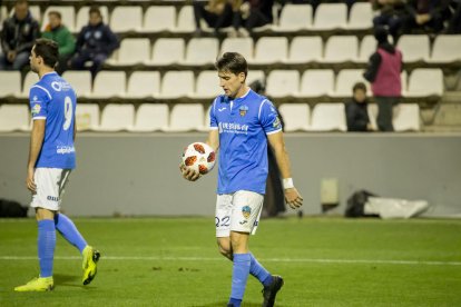 Momento de tensión cuando Juanto tomó el balón para lanzar el penalti, mientras que Pedro Martín, que debía tirarlo, se marcha enfadado.