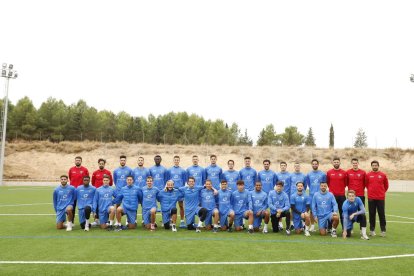 Sessió de fotos del Lleida Esportiu al camp de l'Alcoletge