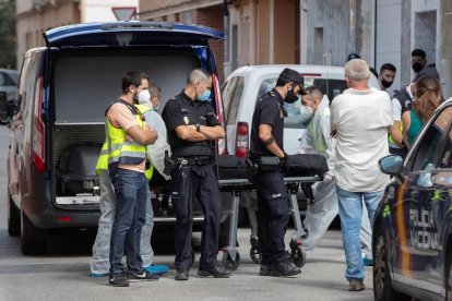 La dona va ser assassinada pel germà a casa de la seua mare.