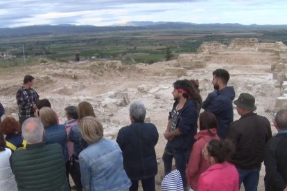 Al descobert la porta d'entrada del Monestir Sanjoanista d'Alguaire