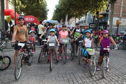 Dos mil persones en la Pedalada de Lleida amb Motiu del Dia sense Cotxes