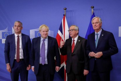 Stephen Barclay, Boris Johnson, Jean-Claude Juncker i Michel Barnier, a Brussel·les.