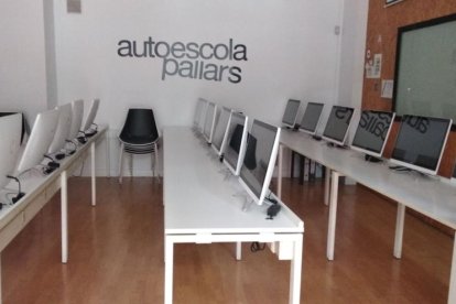 Oferta #joemquedoacasa de Autoescuela Pallars