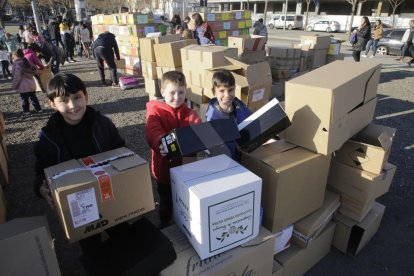 Al febrer, alumnes van 'construir' simbòlicament l'institut.