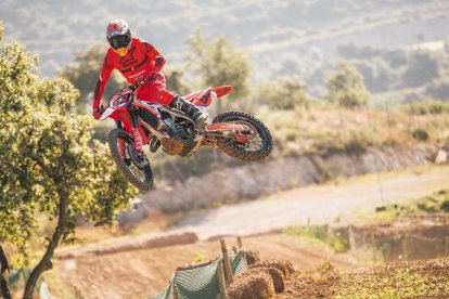 Marc Márquez durante el entrenamiento de motocross que compartió con Àlex en Ponts.