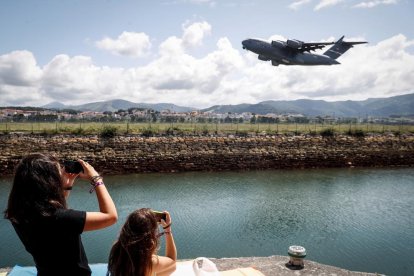 Preparant la cimera del G7 a Biarritz - Capital del món durant tres dies a causa de la celebració aquest cap de setmana de la cimera del G7, el dispositiu de seguretat previst a Biarritz convertirà el lloc en una ciutat blindada amb vigilància  ...