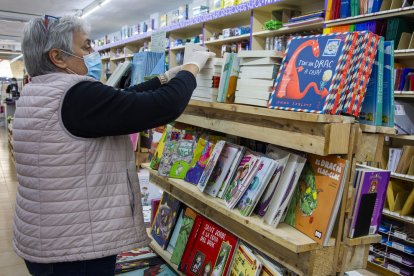 La librería-papelería Estel de Tàrrega podrá abrir hoy sus puertas para celebrar la ‘diada’.