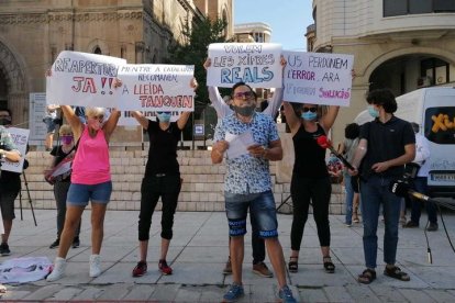 Unes 200 persones es concentren a Lleida per reclamar més ajuts de les administracions a l'hostaleria