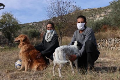 Maribel y Jose, en su casa en Corçà