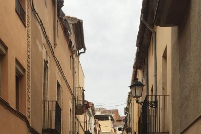 La calle Hospital, la más antigua del barrio histórico.