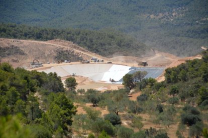 Imagen de archivo de las obras del vertedero de Riba-roja el pasado verano.