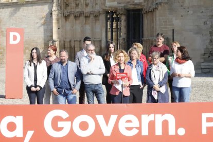 Batet, Mínguez y Larrosa, ayer en la Seu Vella con la lista del PSC de Lleida para las elecciones del 10-N.