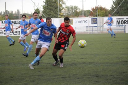 Una acción del partido de ayer entre el Binéfar y el Tamarit.