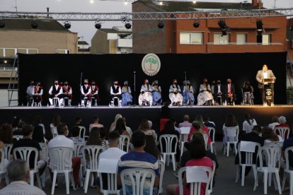 Proclamació de les pubilles i els hereus de la festa major d’Alcarràs ahir davant dels seus familiars.