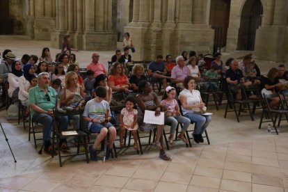 Entrega de diplomas de fin de curso de alumnos de catalán del CNL en la Seu Vella en junio de 2017.